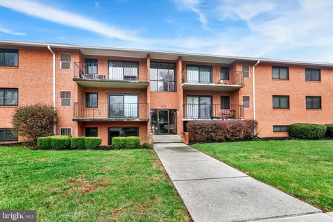 1633 Edgewood Pl #201, Hagerstown, MD 21740