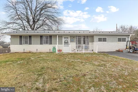 1316 Outer Dr, Hagerstown, MD 21742