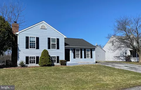 10204 Bear Creek Dr, Hagerstown, MD 21740