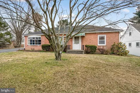 18441 Woodside Dr, Hagerstown, MD 21740