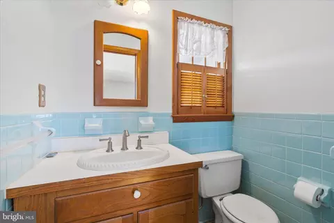 Bath - 22054 Mohawk Dr, Smithsburg, MD 21783 photo 1 of 2