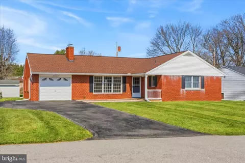 Exterior - 22054 Mohawk Dr, Smithsburg, MD 21783 photo 2 of 11