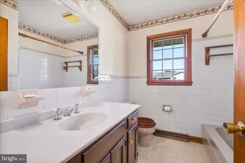 Bath - 22054 Mohawk Dr, Smithsburg, MD 21783 photo 2 of 2