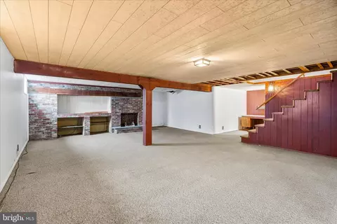 Living - 22054 Mohawk Dr, Smithsburg, MD 21783 photo 5 of 5