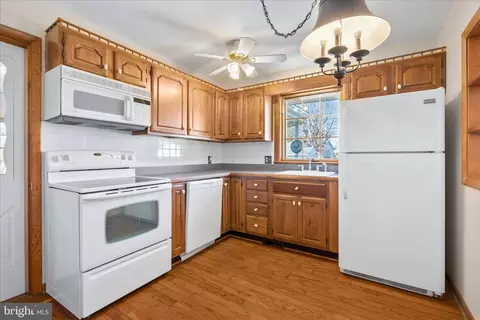 Kitchen - 22054 Mohawk Dr, Smithsburg, MD 21783 photo 1 of 4