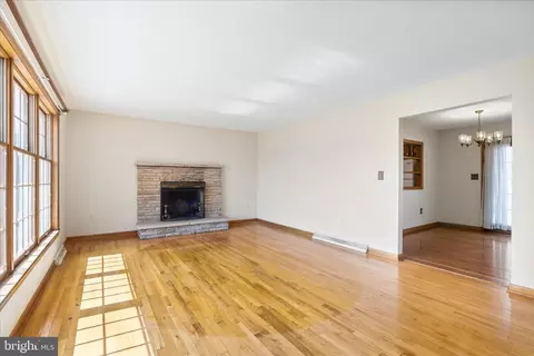 Living - 22054 Mohawk Dr, Smithsburg, MD 21783 photo 1 of 5