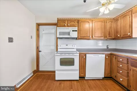 Kitchen - 22054 Mohawk Dr, Smithsburg, MD 21783 photo 3 of 4