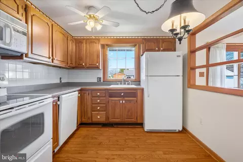 Kitchen - 22054 Mohawk Dr, Smithsburg, MD 21783 photo 2 of 4