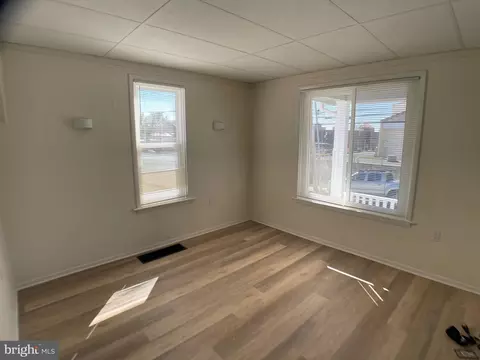 Living - 314 E Franklin St, Hagerstown, MD 21740 photo 2 of 6