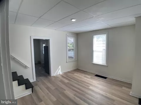 Living - 314 E Franklin St, Hagerstown, MD 21740 photo 3 of 6