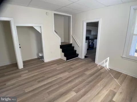 Living - 314 E Franklin St, Hagerstown, MD 21740 photo 5 of 6