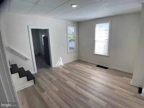 Living - 314 E Franklin St, Hagerstown, MD 21740 photo 4 of 6