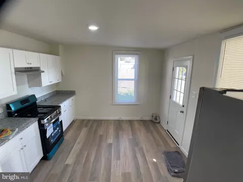 Entry Way - 314 E Franklin St, Hagerstown, MD 21740 photo 2 of 4