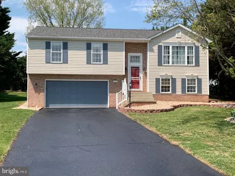 13111 Hyacinth Ct, Hagerstown, MD 21742