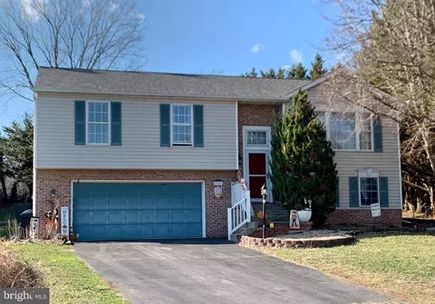 13111 Hyacinth Ct, Hagerstown, MD 21742