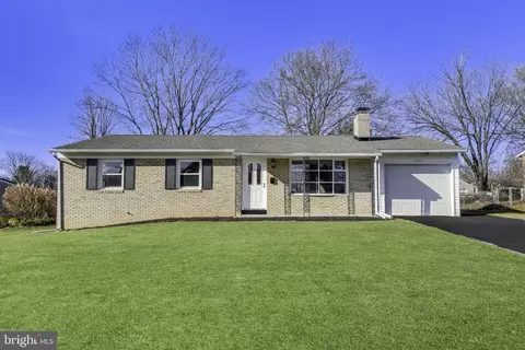 10810 Rosewood Dr, Hagerstown, MD 21740