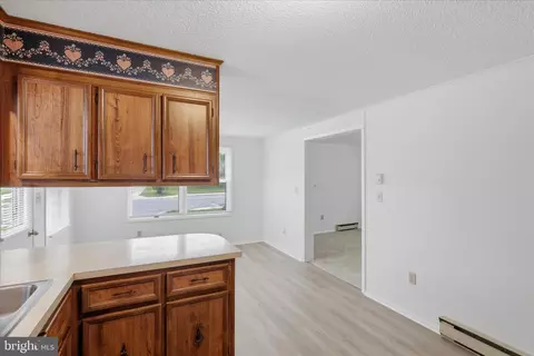Entry Way - 860 Pine St, Hagerstown, MD 21740 photo 3 of 5