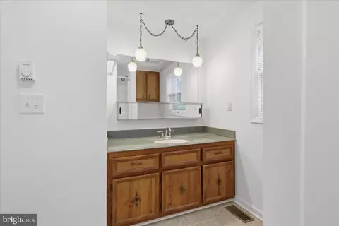 Bath - 860 Pine St, Hagerstown, MD 21740 photo 1 of 2
