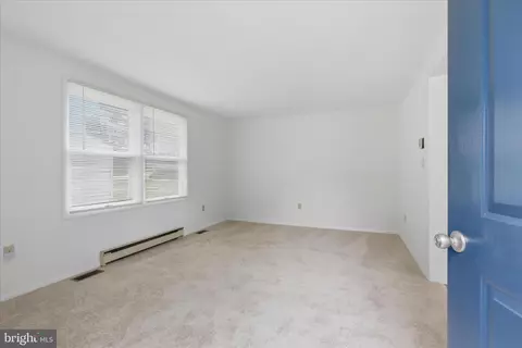 Living - 860 Pine St, Hagerstown, MD 21740 photo 1 of 3