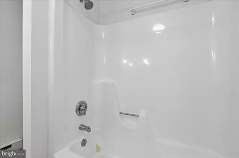 Bath - 860 Pine St, Hagerstown, MD 21740 photo 2 of 2