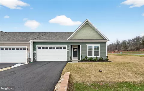 19601 Lavender Ln, Hagerstown, MD 21742