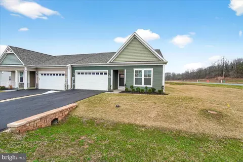 19601 Lavender Ln, Hagerstown, MD 21742