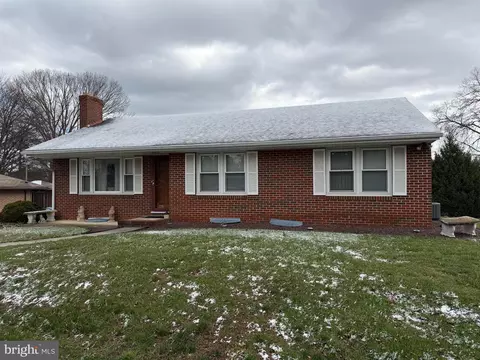 11913 Phylane Dr, Hagerstown, MD 21742