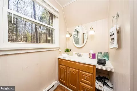 Bath - 14141 Roberts Rd, Hancock, MD 21750 photo 3 of 4