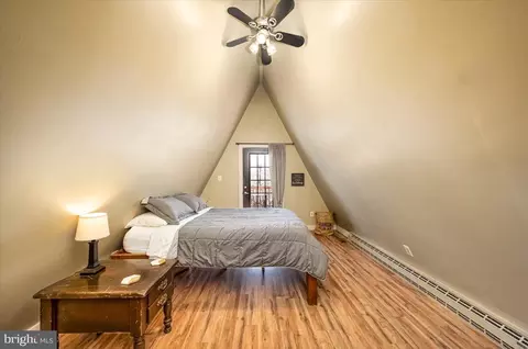 Bedroom - 14141 Roberts Rd, Hancock, MD 21750 photo 2 of 8