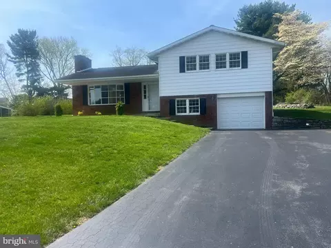 19119 Woodhaven Dr, Hagerstown, MD 21742