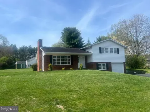 19119 Woodhaven Dr, Hagerstown, MD 21742