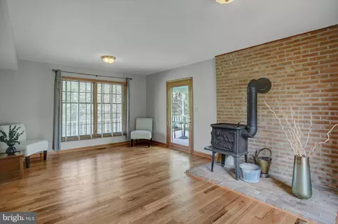 Living - 8001 Mapleville Rd, Boonsboro, MD 21713 photo 5 of 6