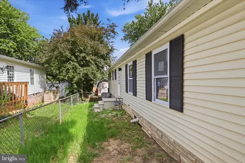 12021 Heather Dr, Hagerstown, MD 21740