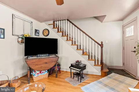 Entry Way - 17 N Martin St, Clear Spring, MD 21722 photo 2 of 4