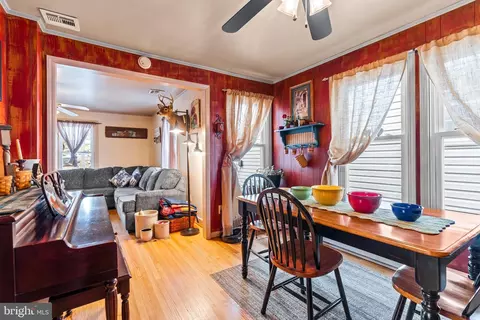 Dining - 17 N Martin St, Clear Spring, MD 21722 photo 2 of 3