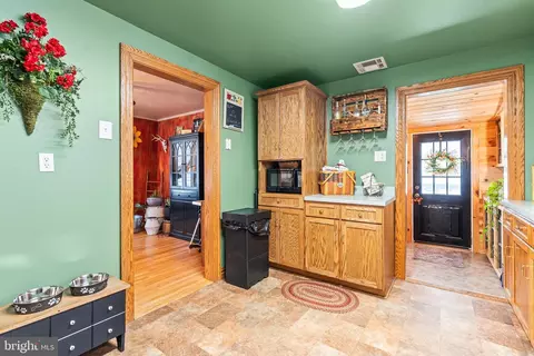 Entry Way - 17 N Martin St, Clear Spring, MD 21722 photo 3 of 4