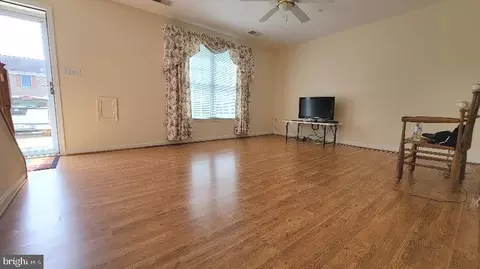 Living - 337 E Ridge Dr, Hagerstown, MD 21740 photo 2 of 2