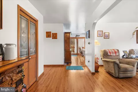 12530 Seavolt Rd, Hancock, MD 21750 photo 2