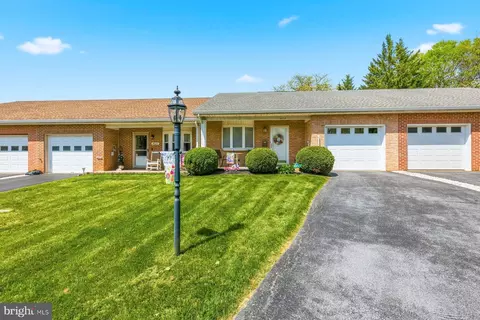 18024 Putter Dr, Hagerstown, MD 21740