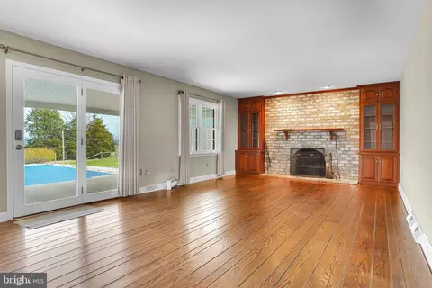 Living - 13039 Spickler Rd, Clear Spring, MD 21722 photo 3 of 4