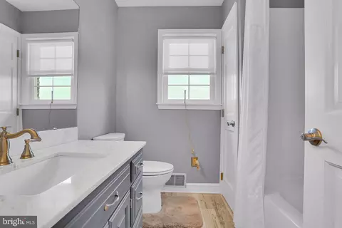 Bath - 13039 Spickler Rd, Clear Spring, MD 21722 photo 6 of 7