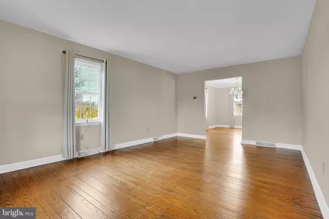 Living - 13039 Spickler Rd, Clear Spring, MD 21722 photo 2 of 4