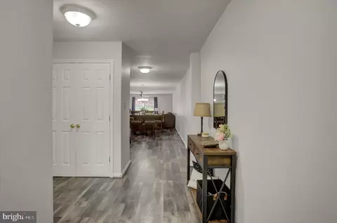 Entry Way - 7 Eckstine Ct, Smithsburg, MD 21783 photo 3 of 5