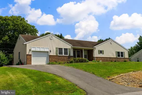 13929 Green Mountain Dr, Maugansville, MD 21767