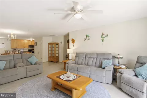 Living - 5 Eckstine Ct, Smithsburg, MD 21783 photo 1 of 1