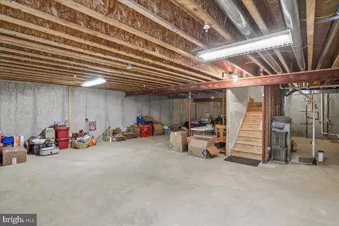 Entry Way - 5 Eckstine Ct, Smithsburg, MD 21783 photo 3 of 3