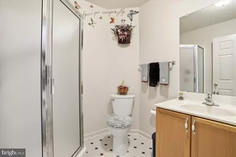 Bath - 5 Eckstine Ct, Smithsburg, MD 21783 photo 2 of 2