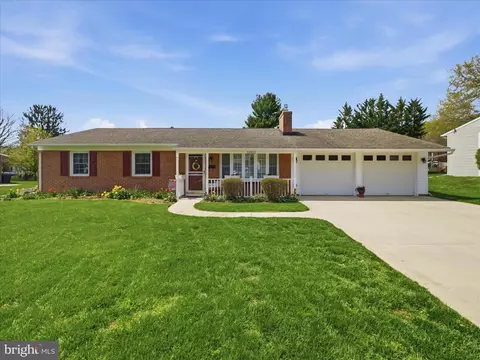 11012 Coventry Ln, Hagerstown, MD 21740