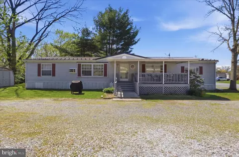 11125 Lakeside Dr, Hagerstown, MD 21740