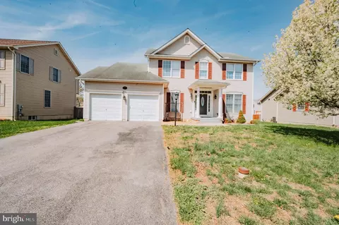 13558 Essex Dr, Hagerstown, MD 21742